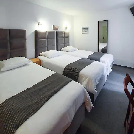 Les Tilleuls De Pareloup A Hotell Salles-Curan