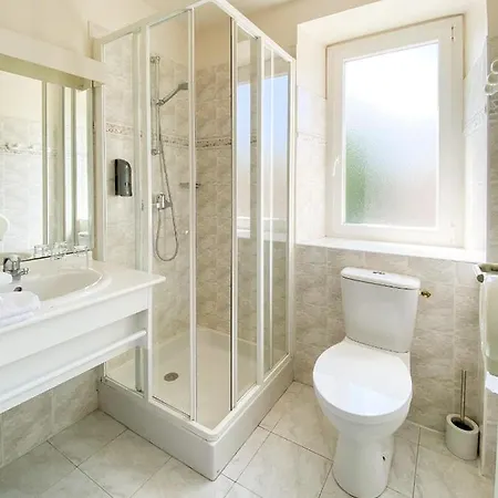 Les Tilleuls De Pareloup A Hotell Salles-Curan