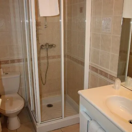 Les Tilleuls De Pareloup A Hotell Salles-Curan