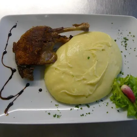 Les Tilleuls De Pareloup A Salles-Curan