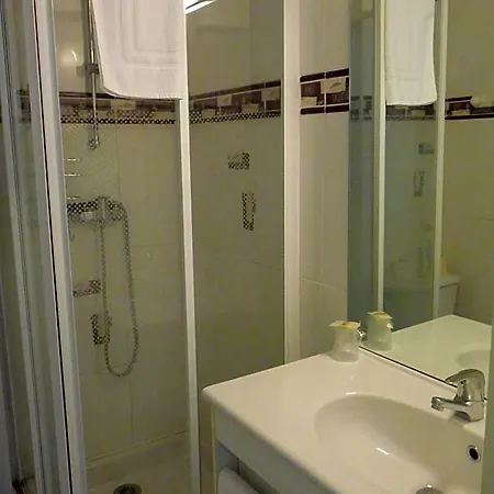 Hotel Les Tilleuls De Pareloup A 2*