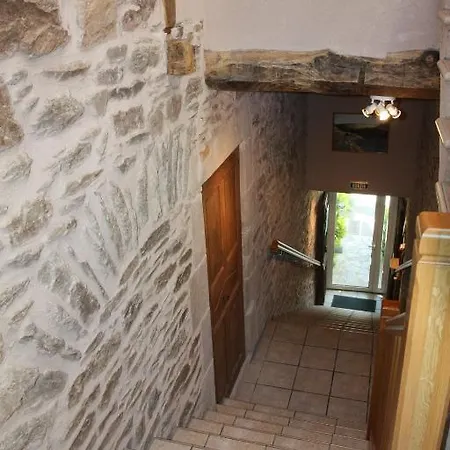 Hotel Les Tilleuls De Pareloup A 2*