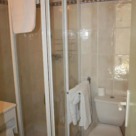 Hotel Les Tilleuls De Pareloup A 2*
